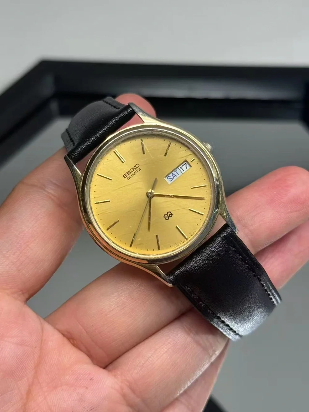 Vintage Seiko Quartz Gold Dial Day Date Men Watch 31mm New Battery Runs